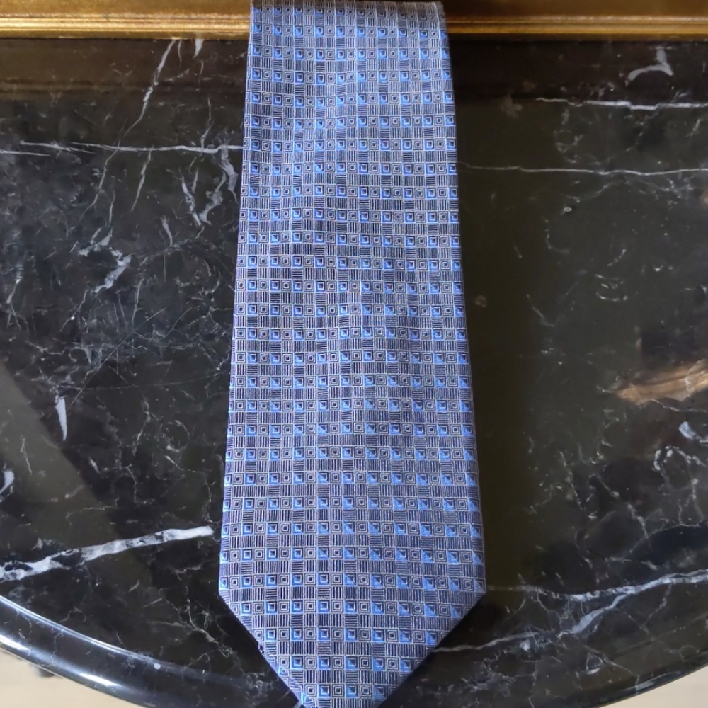 Pronto Uomo 100% silk tie.